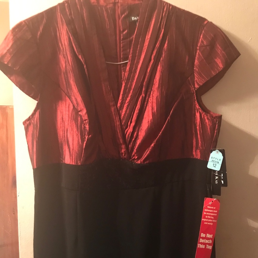 Black/red elegant evening dress(NWT) paid $45